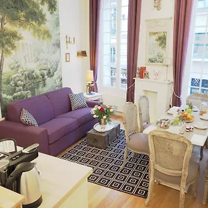 Louvre Opera Private Chicsuites , Paris France